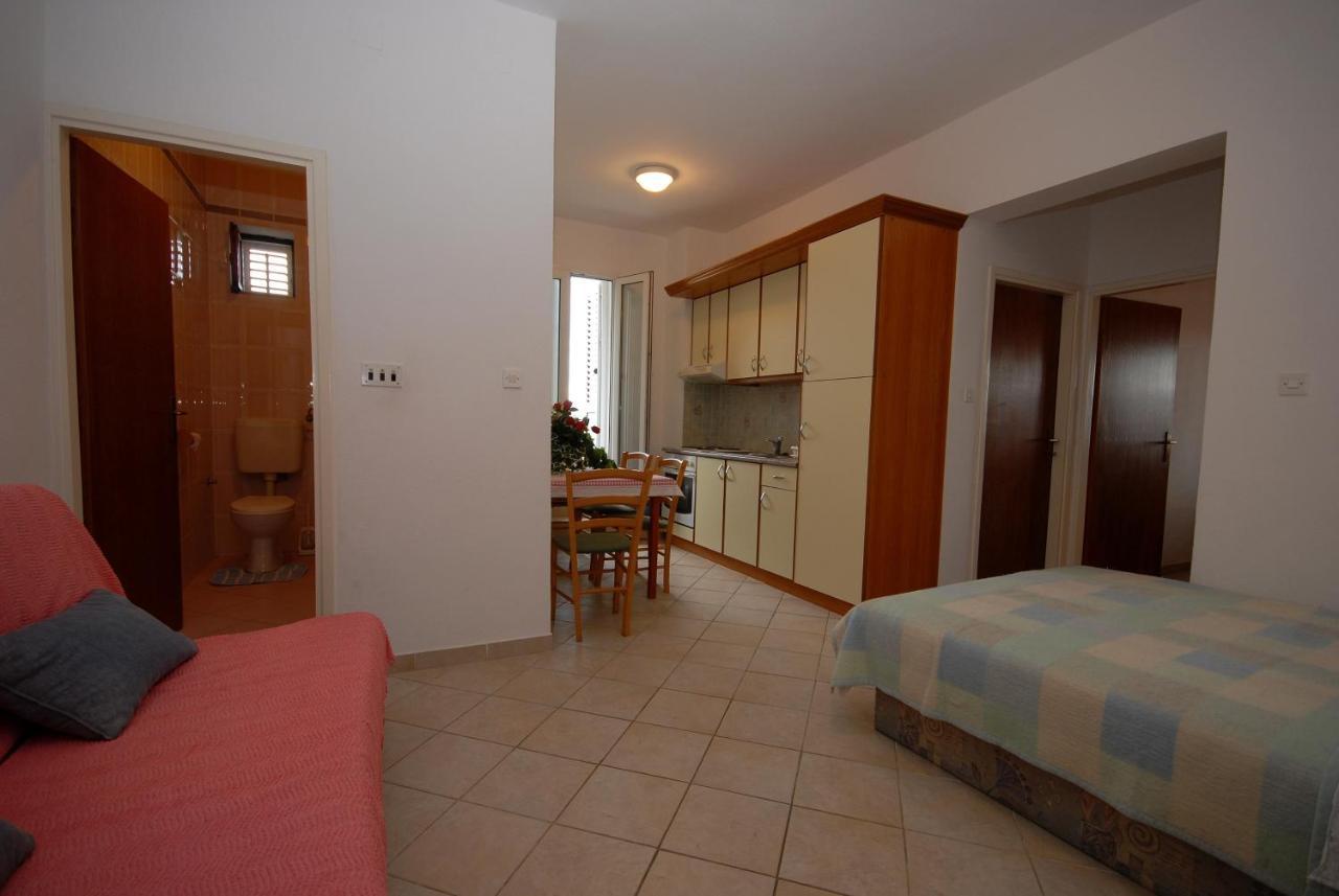 Apartments And Rooms With A Swimming Pool Kali, Ugljan - 14083 Dış mekan fotoğraf